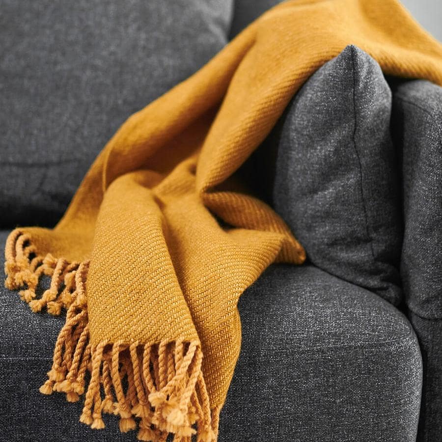 Fotos: Haz frente a la bajada de temperaturas con las 12 mantas más bonitas  y calentitas de Ikea | Mujer Hoy