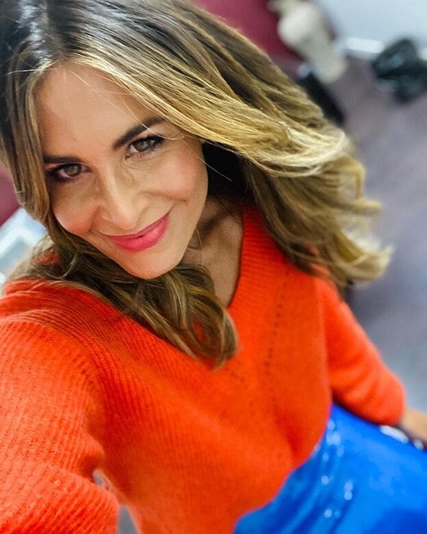Vestido de Mango y botines rojos: Nuria Roca tiene el look de entretiempo bonito y cómodo de la temporada | Mujer Hoy