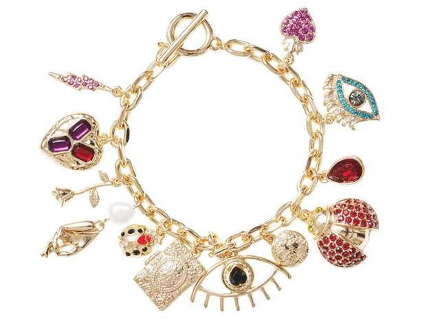 Pulsera dorada (19,99 €) de The Vampire’s Wife x H&M.