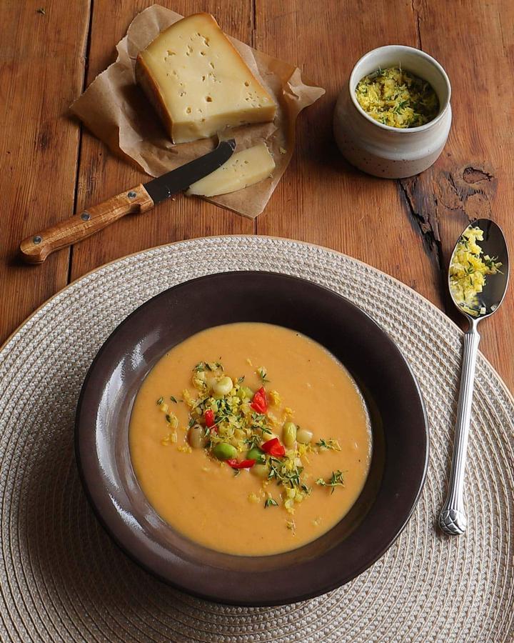 Sopa de pochas con gremolata