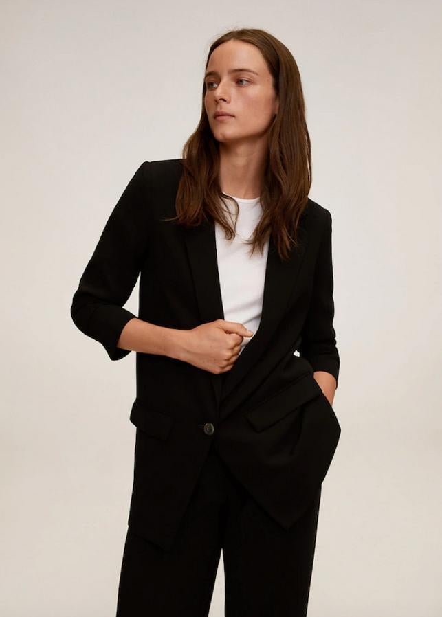 Las blazers rebajadas de Mango que son perfectas para tus looks de oficina y puedes comprar por menos de 30 euros