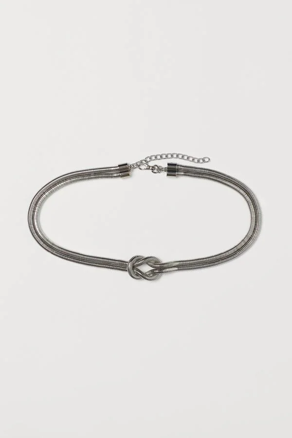 Cinturón doble cadena de serpiente con nudo frontal y cierre ajustable en plateado de H&M: 19,99 euros