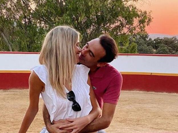 Enrique Ponce y Ana Soria sorprenden a todos con este vídeo en el que dan rienda suelta a su amor. Pincha en la imagen para descubrir los divorcios más sonados del momento./instagram