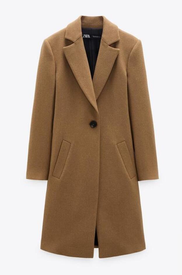 Abrigo camel de corte masculino, de Zara (69,95 euros).