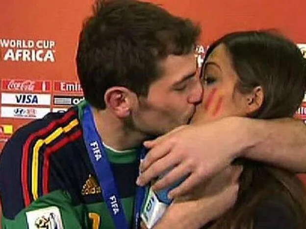 La foto de Iker besando a Sara que dio la vuelta al mundo.