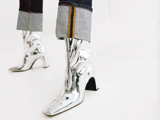 Vuelven las botas plateadas virales de Zara que se agotaron a principios de otoño y no que te quedes ellas | Mujer Hoy