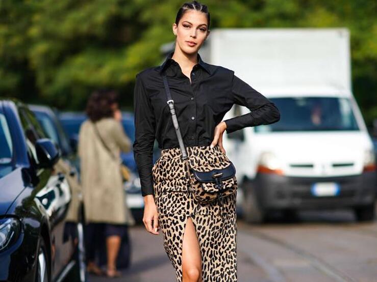 Una falda de leopardo es todo lo que necesitas para que tu look sea realmente fabuloso