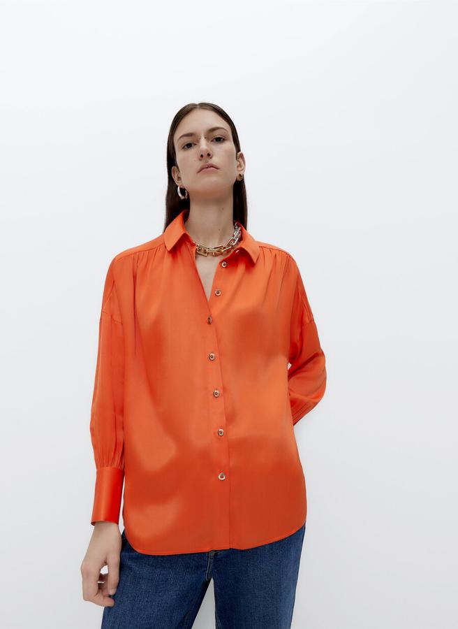 Uterqüe apuesta por el naranja para poner color a tus estilismos otoñales