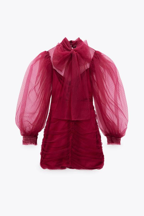 Vestido de tul plumeti con lazada al cuello en fucsia de Zara: 49,95 euros