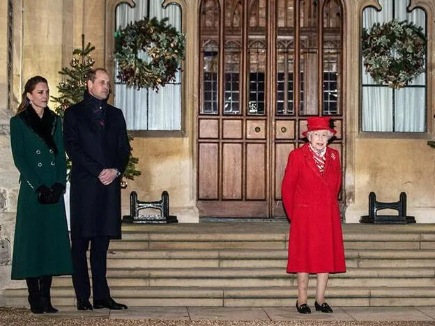 Los duques de Cambridge junto a la reina Isabel de Inglaterra en Windsor./Gtres