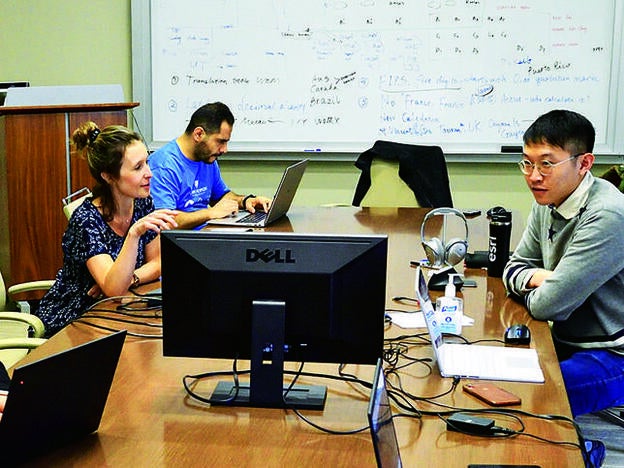 La profesora con parte de su equipo de la Universidad Johns Hopkins.