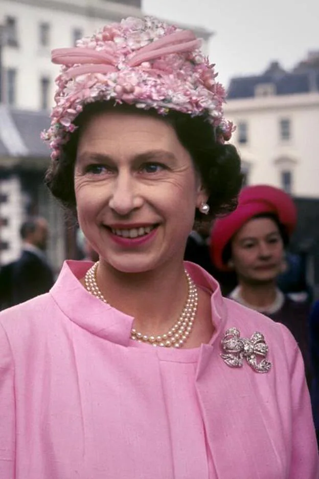 Hemos descubierto cuál es el labial hidratante y de larga duración favorito  de la reina Isabel II y... ¡buena noticia! Está rebajadísimo | Mujer Hoy