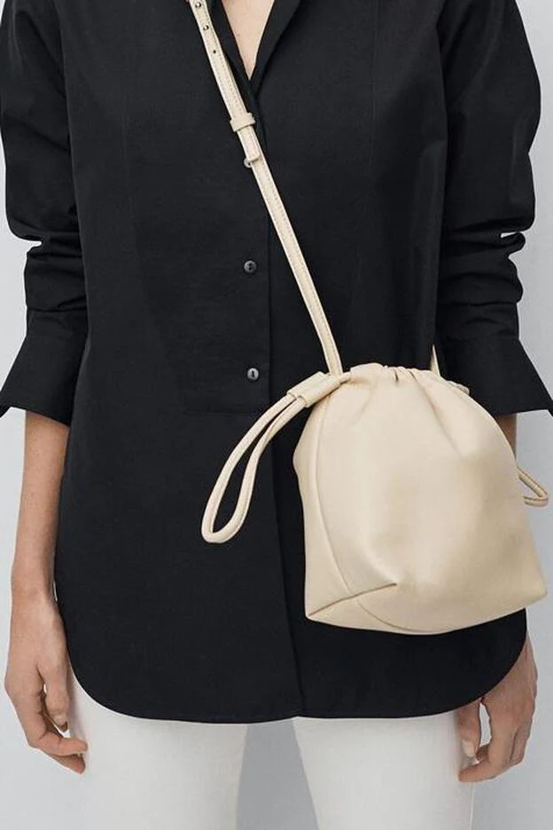 Aniquilar orden sirena Los bolsos saco de Massimo Dutti son nuestro nuevo capricho de moda | Mujer  Hoy