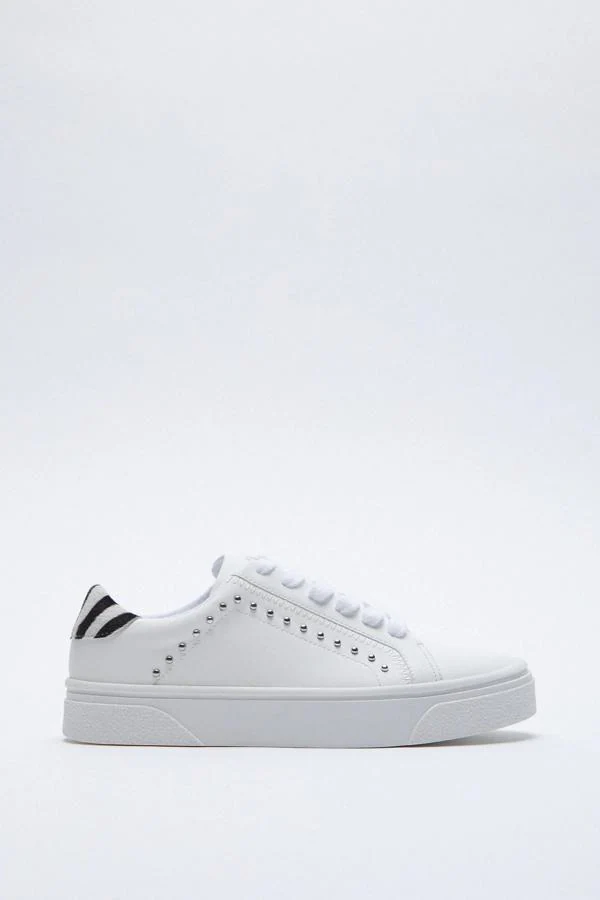 Estas zapatillas deportivas blancas de Zara, Mango, Bershka, Pul&Bear,  Massimo Dutti son SÚPER tendencia