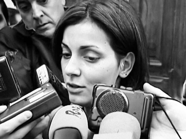 El 26 de marzo de 2001, Nevenka Fernández dimitió de su cargo de concejala de Hacienda en el ayuntamiento de Ponferrada y acusó al alcalde de acoso sexual. El juicio posterior le condenó./netflix