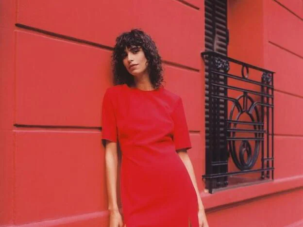 El vestido rojo definitivo es este midi y low cost que acaba de llegar a  Zara y ya se está agotando | Mujer Hoy