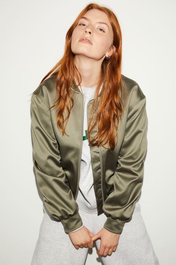 Vestidos, sudaderas, jerséis o anorak. La nueva colección de H&M apuesta por el verde y nos gusta todo