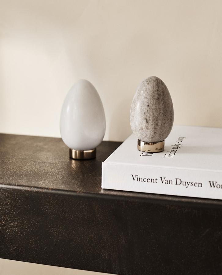 accesorios de mármol baratos: huevos decorativos de Zara Home