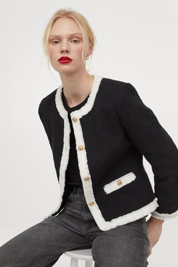 Esta espectacular chaqueta H&M es igual que una muy famosa de lujo y ha enamorado a las influencers de más de 50, que sí saben cómo llevarla con mucho estilo