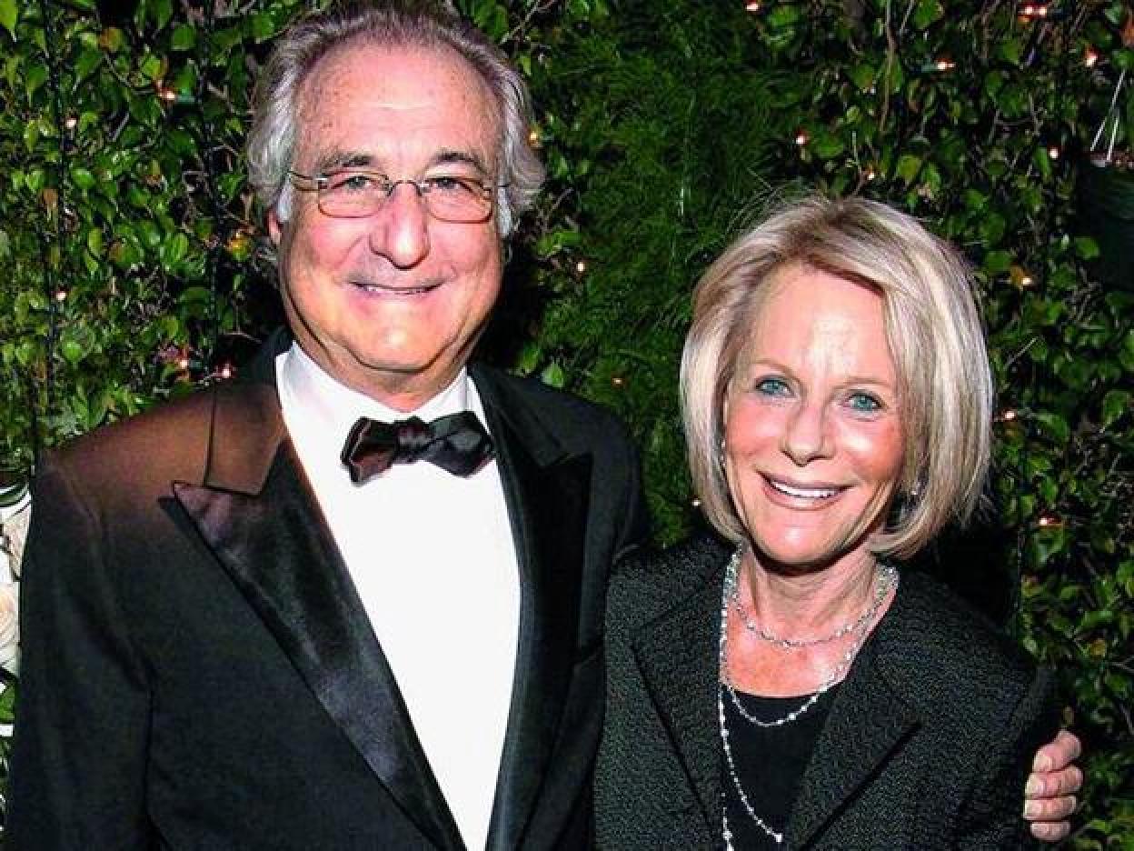 Bernard Madoff y Ruth su mujer. La caída de Madoff fue la de muchos otros, desde Nueva York a Dubai pasando por América Latina pero, sobre todo, fue la destrucción de su familia./GEtty images