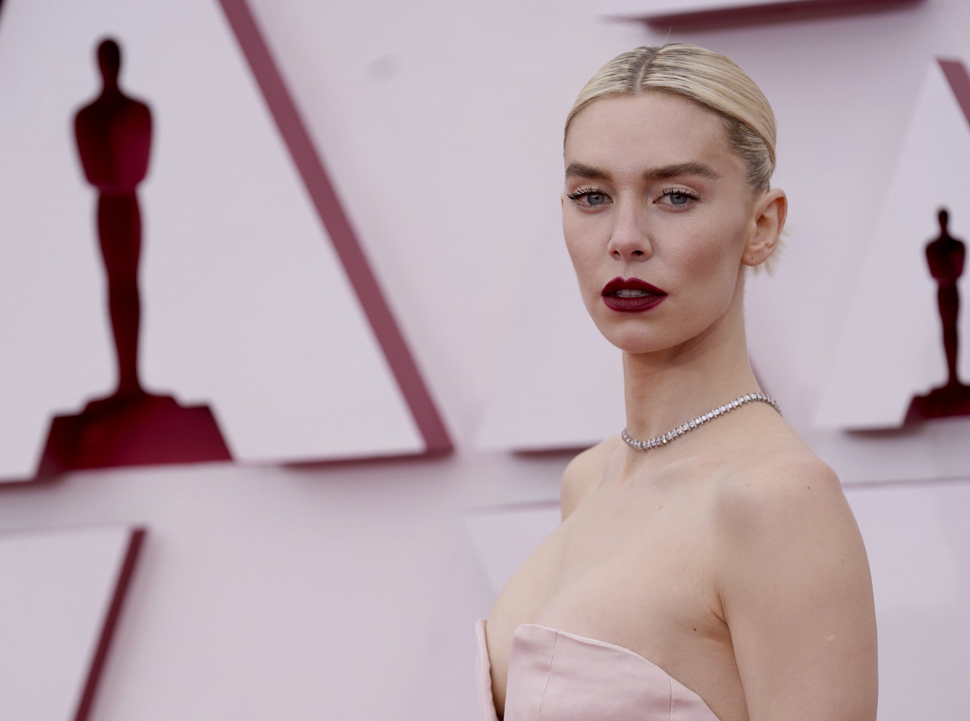 Los mejores looks de belleza de las famosas en los Premios Oscar 2021