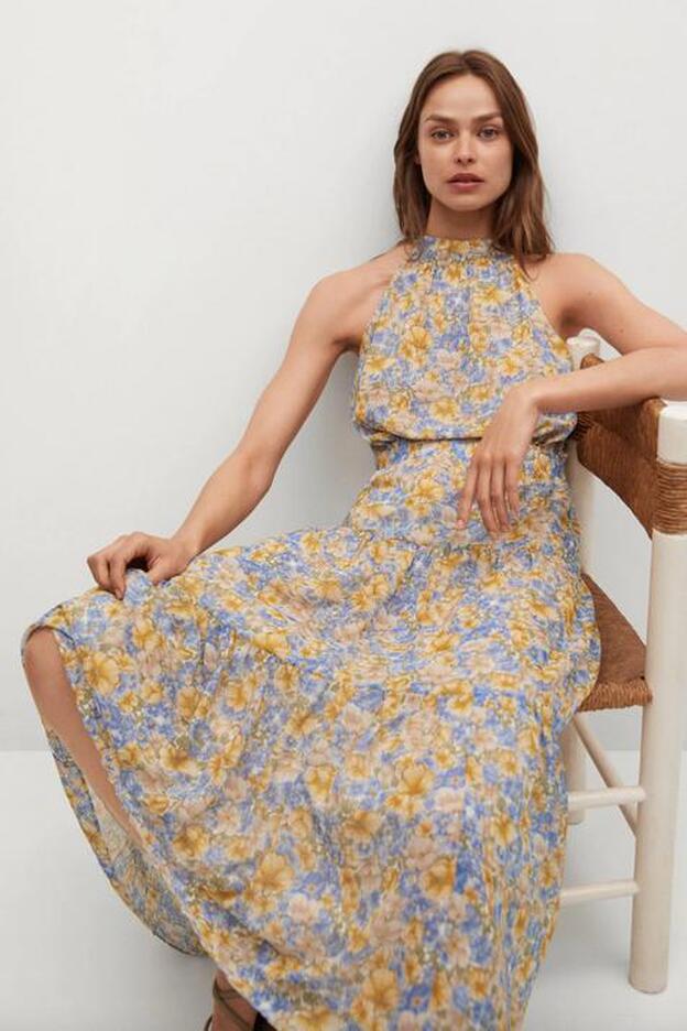 Si todavía no has encontrado el vestido de flores que buscas para esta  primavera no te puedes perder estos dos que acaban de llegar a las tiendas  | Mujer Hoy