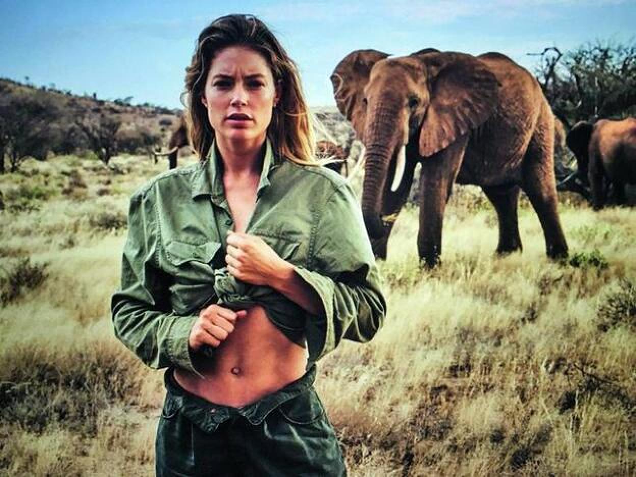 Doutzen Kroes en una imagen de la campaña #KnotOnMyPlanet, que protagonizó para apoyar a la fundación Elephant Crisis Fund./D.R.