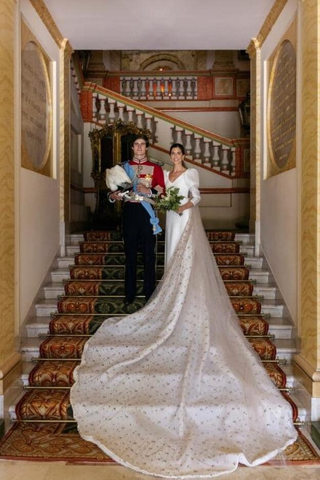 El espectacular vestido de novia corte imperio de Belén Corsini con el que  ha revolucionado para siempre las bodas de la casa de Alba | Mujer Hoy