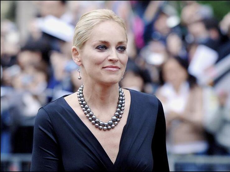 Del corte de pelo bob que resta años al pixie: los cambios de look de Sharon Stone más inspiradores que puedes llevar a partir de los 60 años