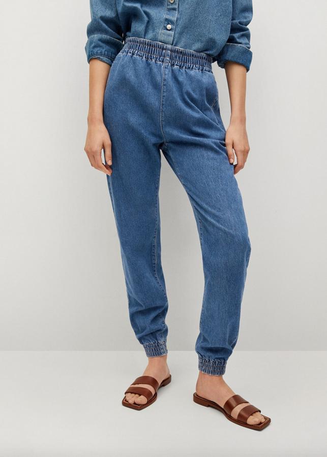 Siete pantalones rebajados de Mango que se van a convertir en el comodín de tus looks de temporada