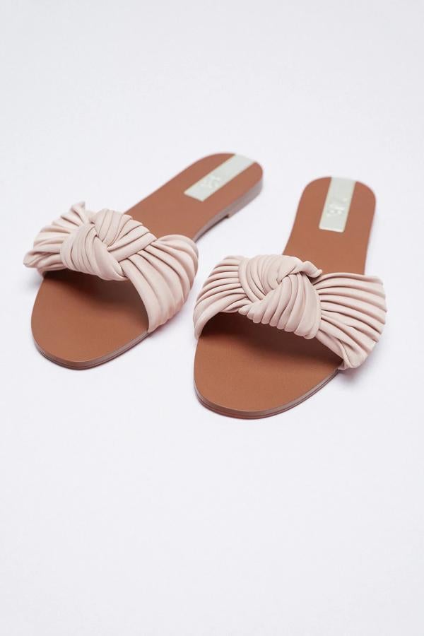 Zara nos presenta las sandalias más bonitas del verano