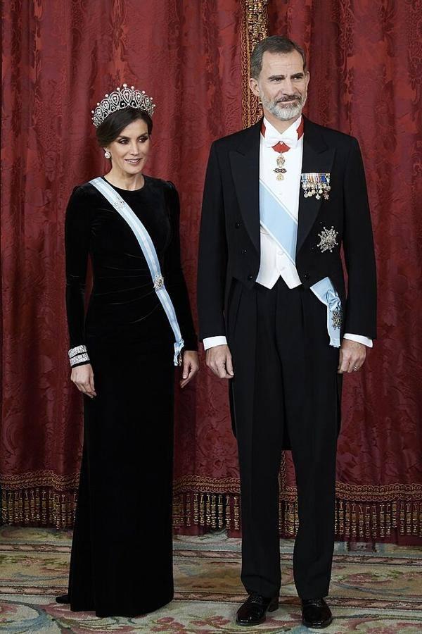 Vestidos de noche de la reina Letizia: “Total black”