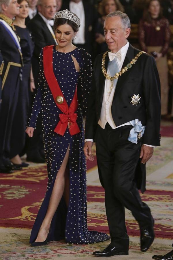 Vestidos de noche de la reina Letizia: Lluvia de perlas