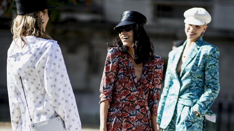 10 vestidos, blusas, faldas y sandalias de tacón cómodo por menos de 10 euros: los chollos más baratos de las rebajas de verano de H&M