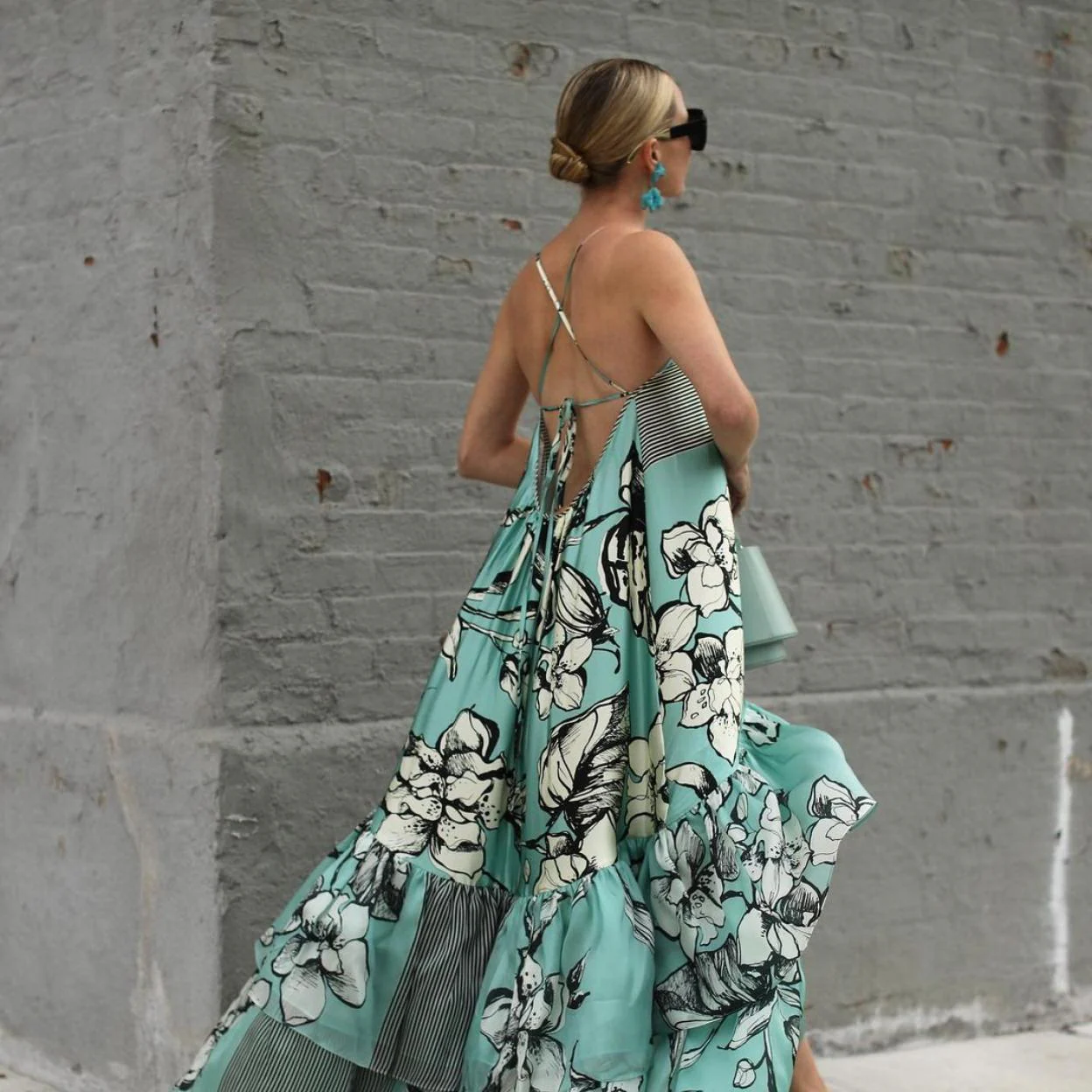 El truco para llevar vestidos, tops y blusas con la espalda descubierta y  escotes imposibles que triunfa en Instagram | Mujer Hoy