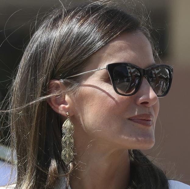 ángel Abuso Fantástico Las gafas de sol de la Reina Letizia: estos son sus modelos favoritos (y su  versión low cost) | Mujer Hoy