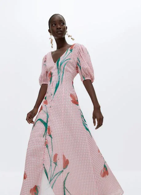 Dos vestidos muy favorecedores de la nueva colección de Uterqüe que te harán olvidar los chollos últimas rebajas | Mujer Hoy