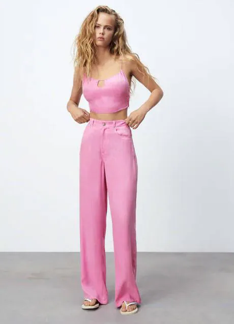 Fluido y color rosa chicle, es el pantalón de Zara que este verano triunfa entre las influencers | Hoy