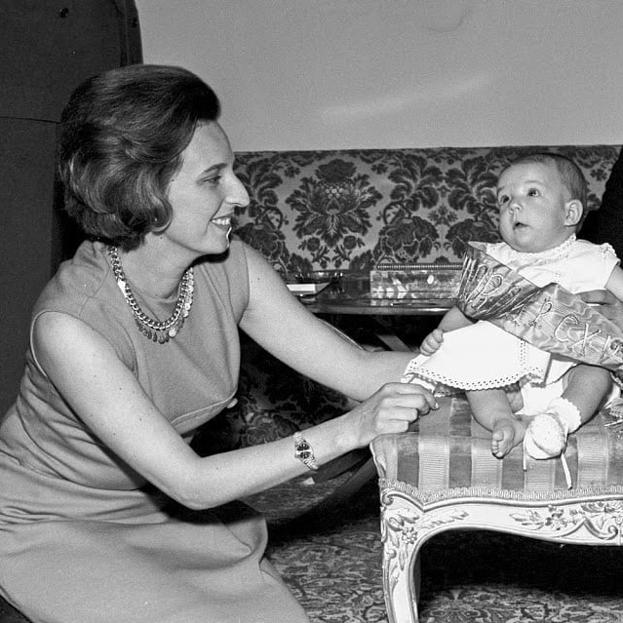 La infanta doña Pilar con su hija Simoneta.