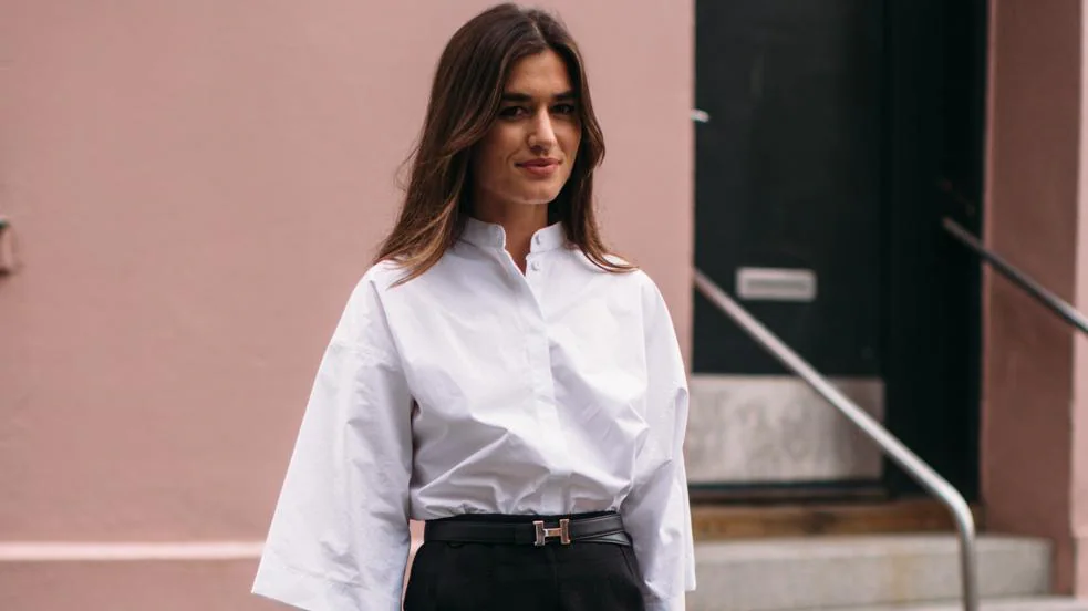 Sin valor interior fingir Camisa blanca, falda midi negra, zapatos destalonados: la combinación  perfecta para un look de oficina clásico e infalible | Mujer Hoy