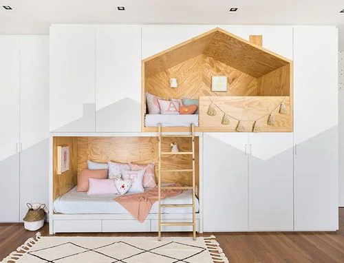 Un dormitorio infantil con espacio para jugar - DecoPeques