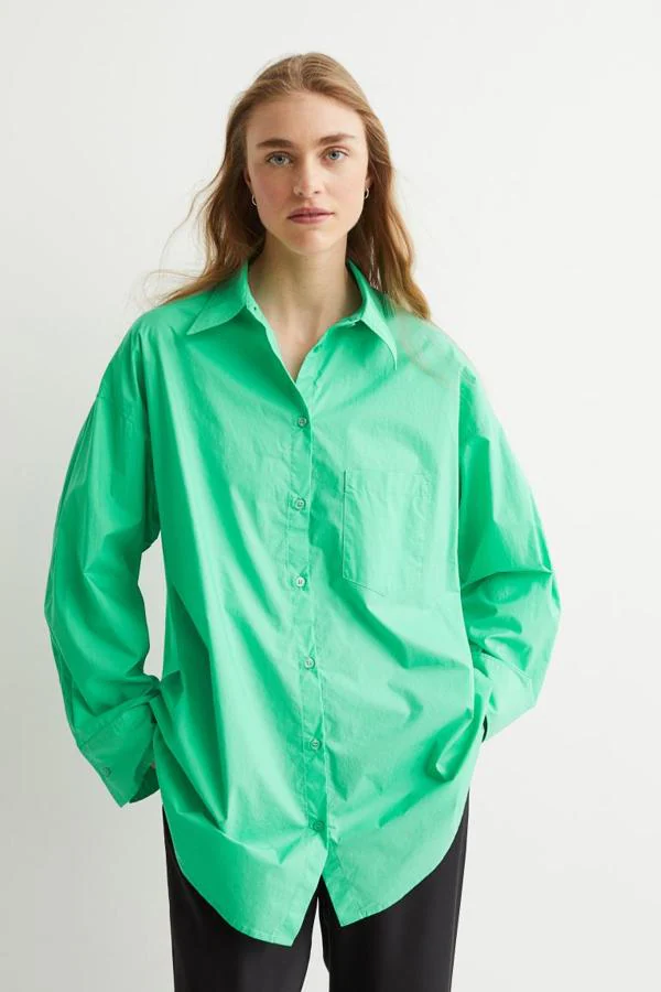 Alerta tendencia! La prenda que no puede faltar en tu armario de  entretiempo para poner color en tus estilismos es una camisa verde | Mujer  Hoy