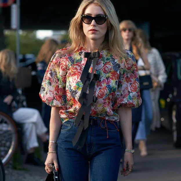 Las blusas con volantes y lazos de Zara son capricho de moda para recibir al con un look impecable | Mujer Hoy