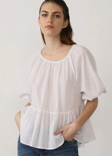 Dos blusas blancas de El Corte Inglés para conseguir un look ideal y  rejuvenecer pasados los 40 | Mujer Hoy