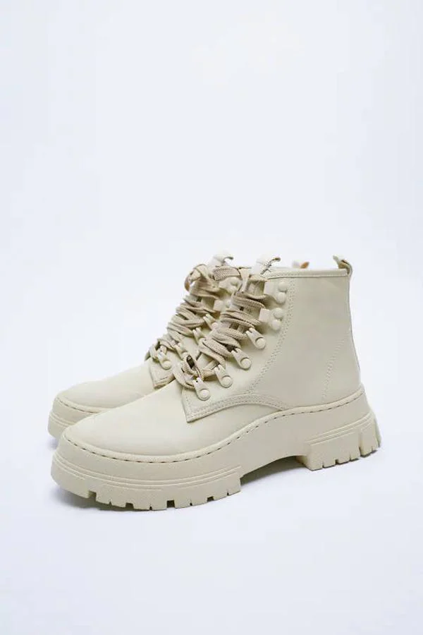 Las botas de militar son el calzado cómodo que vas a querer llevar en los lluviosos de entretiempo | Mujer Hoy