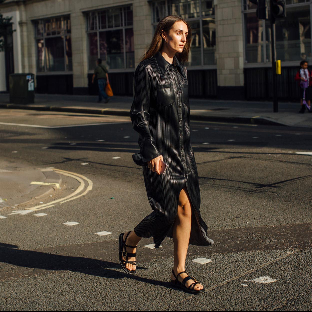 Ya tenemos vestidos favoritos para la nueva temporada, son camiseros y quedan de lujo con botas