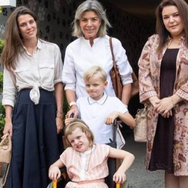 Si quieres ver los mejores looks de la madre de la princesa Gabriela, Charlène, pincha en la foto.