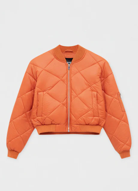 La chaqueta naranja arrasa en Instagram y nuestra favorita es una bomber acolchada que acaba de llegar a | Mujer Hoy