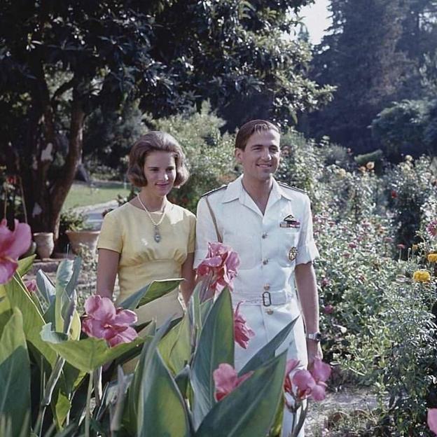 Los suegros de Marie-Chantal, Ana María de Grecia y Constantino. A la mujer de Pablo de grecia le gusta presumir de familia en su cuenta de Instsgram.