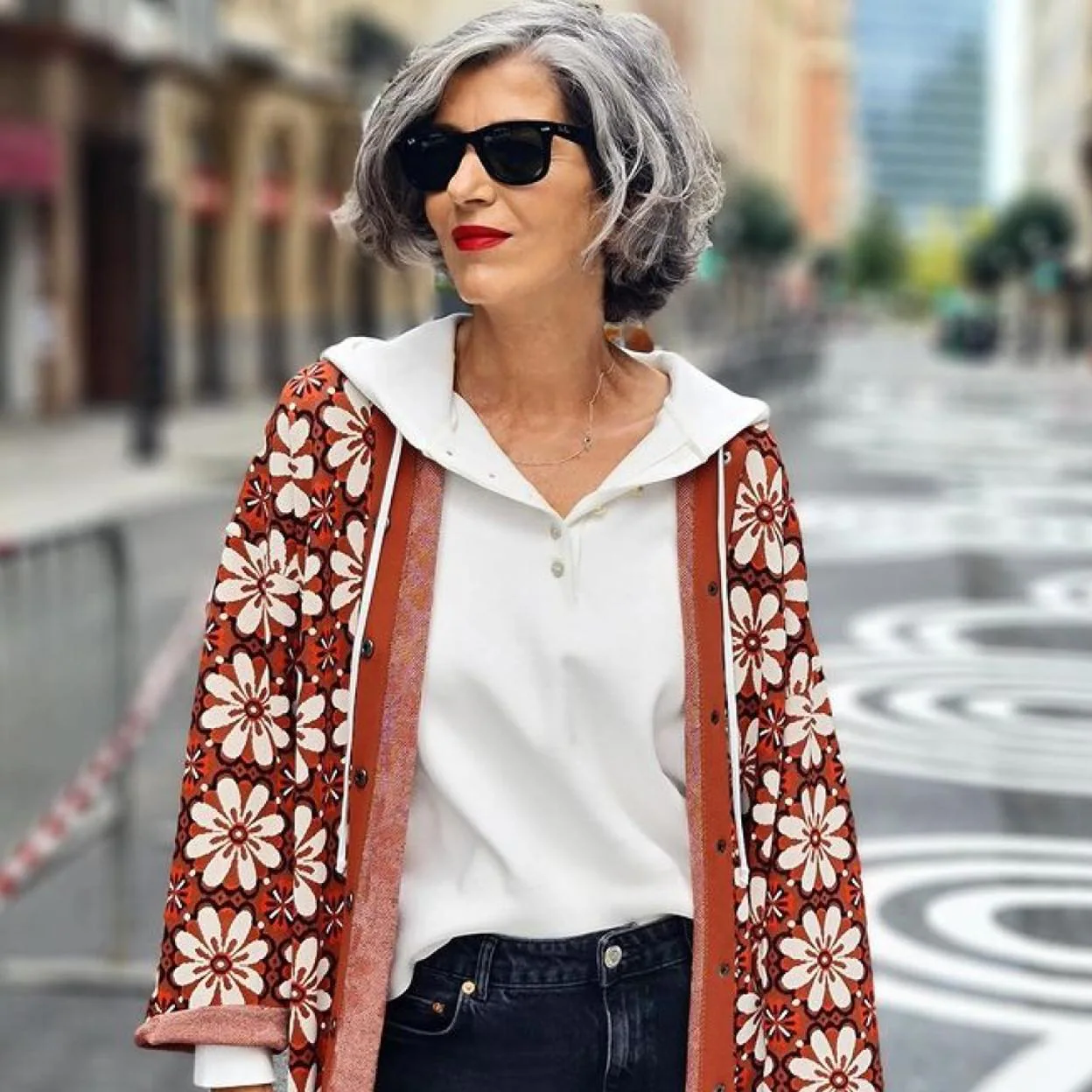 Ni vaquera ni blazer, la chaqueta de entretiempo perfecta es este abrigo de punto de Zara que rejuvenece a los 50 | Mujer Hoy